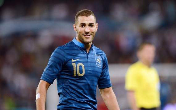 本泽马（法国） 英文名:Karim Benzema 生日:1987-12-19 身高:1.85 体重:79 位置:前锋 比赛信息 现役俱乐部:皇马