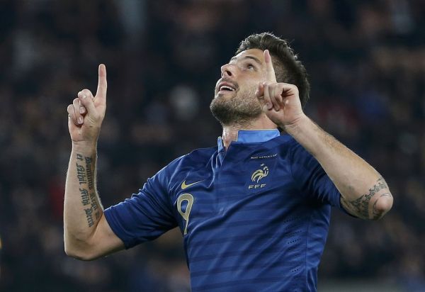 吉鲁（法国） 英文名:Olivier Giroud 生日:1986-9-30 身高:1.92 体重:88 位置:前锋 比赛信息 现役俱乐部:阿森纳