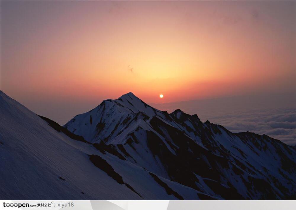 漂亮山景-夕阳下的山脉高清摄影图片素材