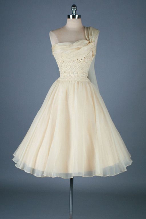 Vintage 1950's One Shoulder Organza Wedding Dress复古婚纱礼服。曦 @晨曦小径
