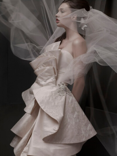 Z351 Closeup_1 #品牌礼服# 。曦