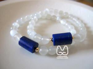 原色帝王青金桶珠白月光银月光手链手串进口14k金珠 天然6mm白月银月光水晶 光不错少棉裂，原色无加色无优化帝王青金桶珠12x8mm左右，3mm米国进口14k金珠非镀金配珠 不掉色，猫昵戴的至今没掉，国产镀黄金的真心无法比拟