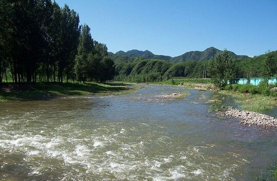 重庆旅行社www.ytszg.com，北京夏季避暑，雾灵山，西峰山脚下的一条河流，安达木河