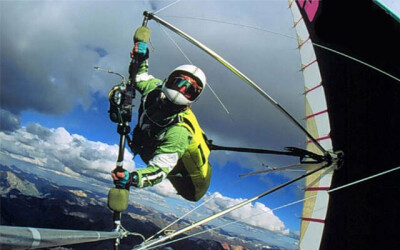 成都国际体育城挑战滑翔伞极限运动