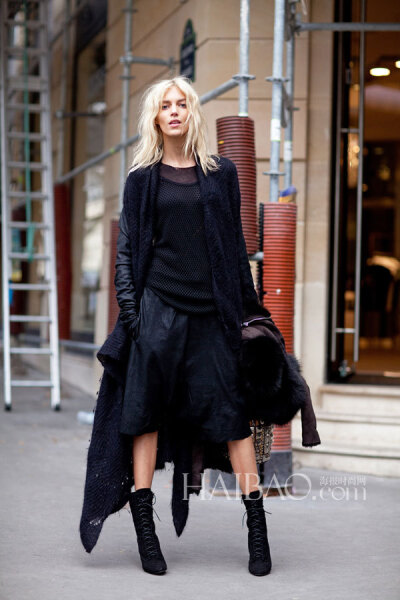 成熟利落的大女人风格，潇洒又帅气！“A”公子的品位真是没得说～