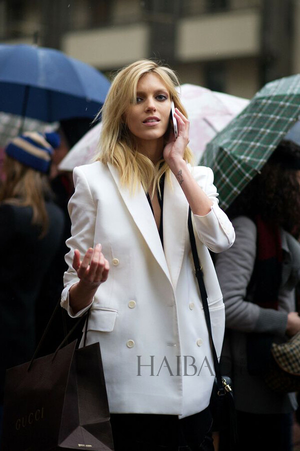 成熟利落的大女人风格，潇洒又帅气！“A”公子的品位真是没得说～