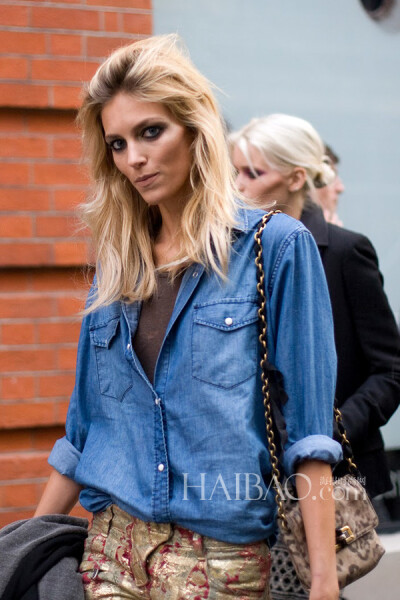 成熟利落的大女人风格，潇洒又帅气！“A”公子的品位真是没得说～