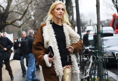 成熟利落的大女人风格，潇洒又帅气！“A”公子的品位真是没得说～