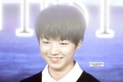 #TFBOYS王俊凯# #王俊凯# 140709 中国少年强发布会 姐姐一直在跪着修图跪着发图再跪着发微博的真的真的真的 城市猎人真的不打算找我们宝宝演嘛ԅ(¯﹃¯ԅ)