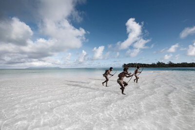 瓦努阿图人，瓦努阿图：瓦努阿图北部仍保留母系残余，南部则为父权社会。