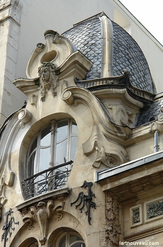 stunning window 12, rue Sédillot, Paris VII (Jules Lavirotte, 1899)