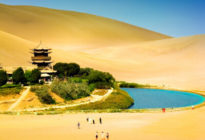 重庆旅行社www.ytszg.com敦煌除了壁画石窟其沙漠美景也是一绝