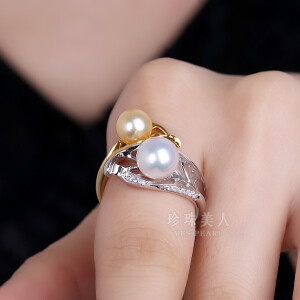 婚嫁珍珠承载着新人对于真爱的相知相许，共同记录生命中最美好的时光，一生不舍。中国珍珠品牌珍珠美人YESPESRL推出的婚庆珠宝款式延续自然美学设计，象征幸福的盛放花朵、象征炽热爱情的玫瑰等，藤蔓与繁花千回百转却又互相牵引，展现曼妙的自然美学。