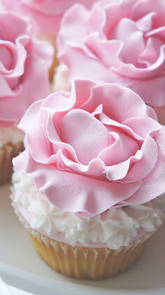 Peony &amp;amp; Pearl Cupcakes