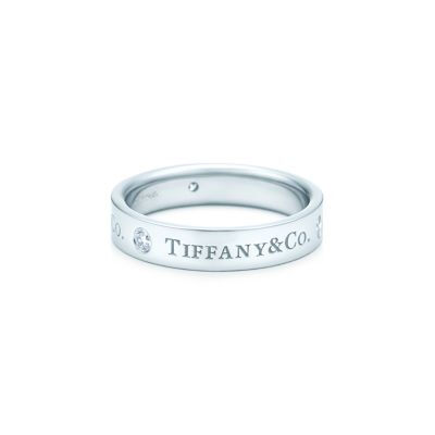 Tiffany &amp;amp; Co.™ 铂金钻石戒指，4 毫米。