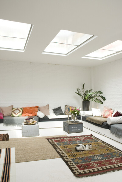 paris2london: (via Tour a Simple and Skylit Dutch Home — Domaine)