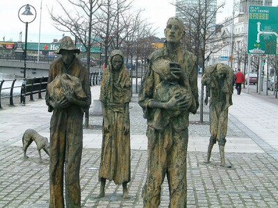 雕塑与旅途：世界最具创意雕像top25 #21 Los Emigrantes 移民  爱尔兰都柏林