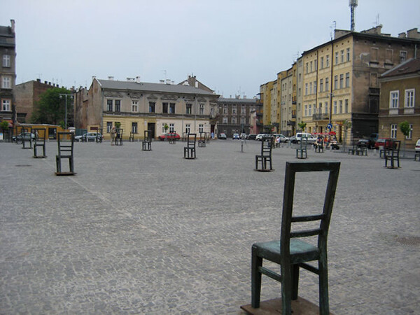 雕塑与旅途：世界最具创意雕像top25#10 The Memorial To The Jews Of The Jewish Ghetto 为了值得纪念的犹太历史  波兰克拉科夫