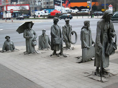 雕塑与旅途：世界最具创意雕像top25#3 Sculpture Of Anonymous Passer-by 路人甲  波兰弗罗茨瓦夫