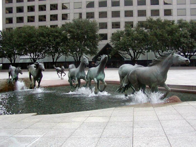 雕塑与旅途：世界最具创意雕像top25#2 Running Horse 骏马奔腾  美国德州
