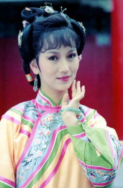 【那些古装戏里的美人】《京华烟云》（1988年赵雅芝主演电视连续剧）赵雅芝饰演姚家大小姐姚木兰。曦 @晨曦小径