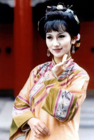 【那些古装戏里的美人】《京华烟云》（1988年赵雅芝主演电视连续剧）赵雅芝饰演姚家大小姐姚木兰。曦 @晨曦小径