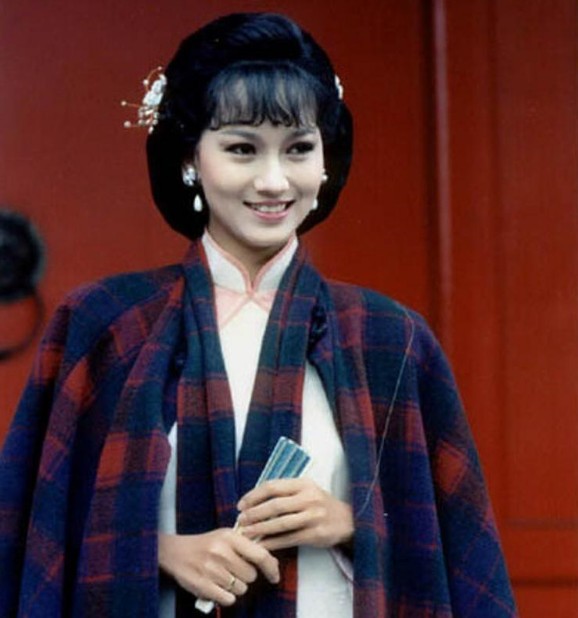 【那些古装戏里的美人】《京华烟云》（1988年赵雅芝主演电视连续剧）赵雅芝饰演姚家大小姐姚木兰。曦 @晨曦小径