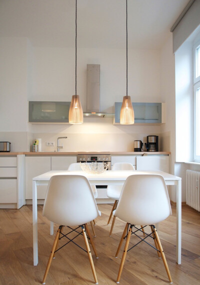 white and wood kitchen