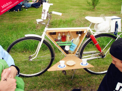 郊外野餐还开着SUV？你out了！骑上这样的野餐专用自行车，轻便又环保。