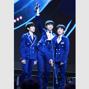 八色高精度彩色印刷  (高品质/无色差)  现统一采用百年不退色墨水 卡片完美保存   320克超厚荷兰白卡 做有感觉的纸品