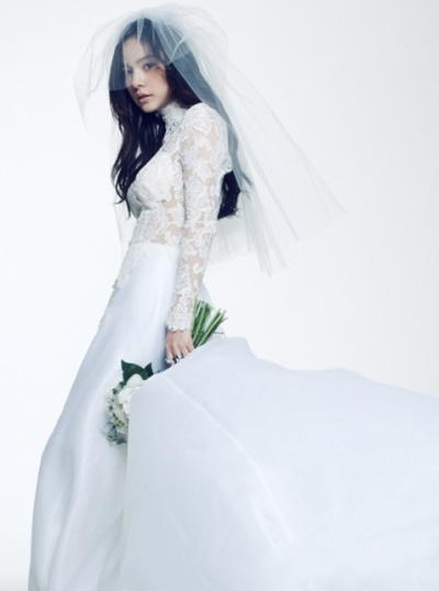 韩国美女闵孝琳婚纱写真显雍容华贵