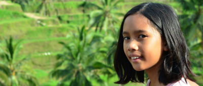 体验巴厘乡村生活 与当地村民交流，畅谈田间趣事