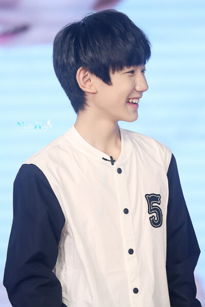 #王源# 140717 优酷粉丝直播会 你是一种感觉 写在夏夜晚风里面 @TFBOYS-王源