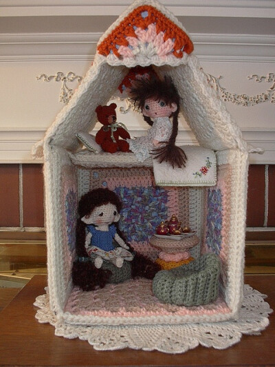 Crochet doll house