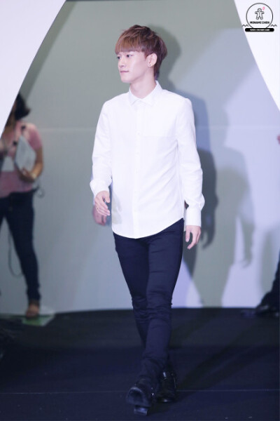 #金钟大首唱OST# #chen# 140716 Fashion Kode【Mon Ami Chen】原圖【http://t.cn/RPZoA8W】【http://t.cn/RPZoA8j】【http://t.cn/RPZorAm】【http://t.cn/RPZorAn】大大穿白襯衫真的好帥啊啊啊啊啊啊啊