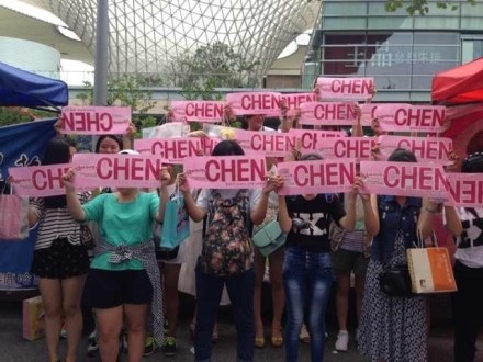 #CHEN##金钟大# 妹子们的热情让小粉也为之倾倒了有没有!!! 谢谢大家!! 爱你们唷还没领到小粉的欢迎来找姐姐哦~~