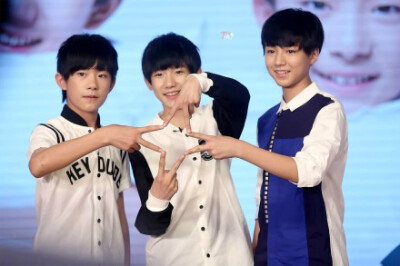 #TFboys# 四叶草在未来唯美盛开 现在只要你做我的花海