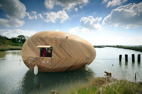 蛋形建筑(exbury egg)位于英国beaulieu河口,它既是一个住宅,又能当