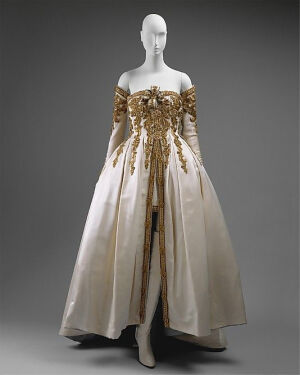 Chanel, 1913, stored at the Met #品牌礼服# 。曦