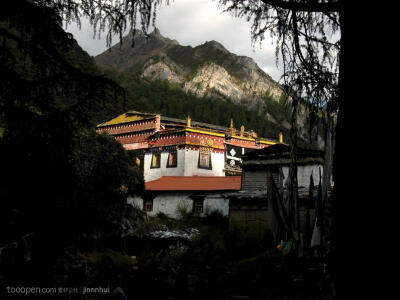 亚丁山冲古寺高原古寺高清桌面图片素材