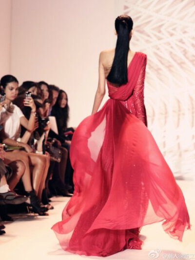 香肩美背华服，撩裙窈窕之美~Zuhair Murad Couture AW14