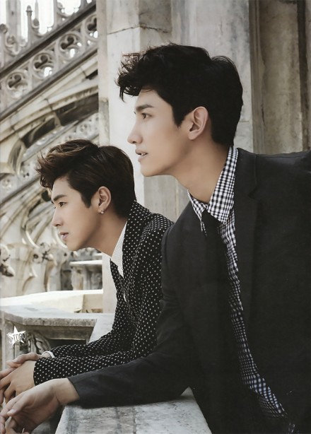 #东方神起##郑允浩##沈昌珉##TI AMO#扫图PART3.“好像突然有了软肋，也有了铠甲”“每一次手机铃声响起都期待是他的信息”“大概是觉得他会发光吧”。那请问郑允浩先生呢？——“不知何时就只是看着比我加更稳重的昌珉，都会觉得安心”“不是一个人，而是因为两人一起，直到现在止我都有坚持下来。”