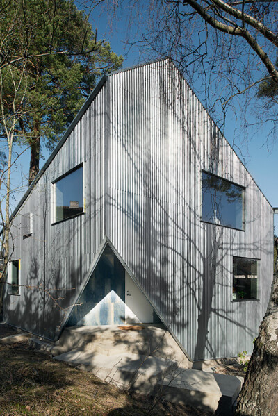 北欧风·瑞典斯德哥尔摩原木自然林中小屋，门口真的好好看~~