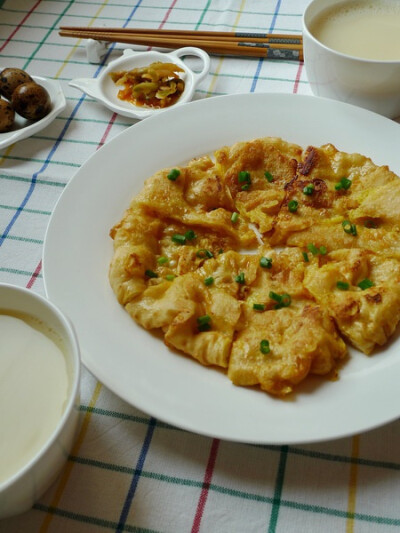 5 煎蛋油饼+豆浆+茉莉花茶鹌鹑蛋+涪陵榨菜