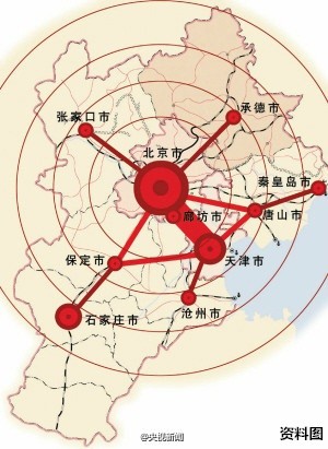 【京郊拟建城际铁路 “京津冀都市圈”来了？】近日，北京市正与铁路部门编制市郊铁路线网规划，涵盖3个圈层：①通州、亦庄等7个近距离新城，半径约35公里；②怀柔、平谷等4个远距离新城及燕郊、廊坊等东南部周边城市…