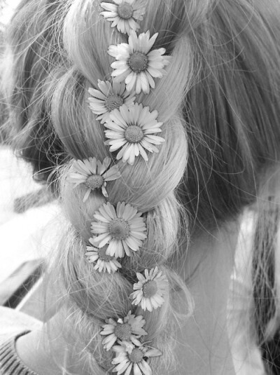 hippie hair, LOVE the flowers in the hair