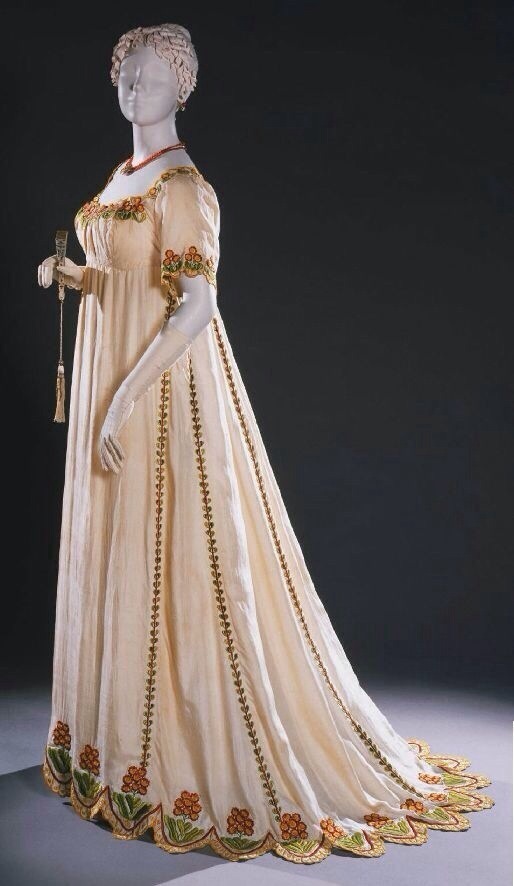 服装帝政风格长裙