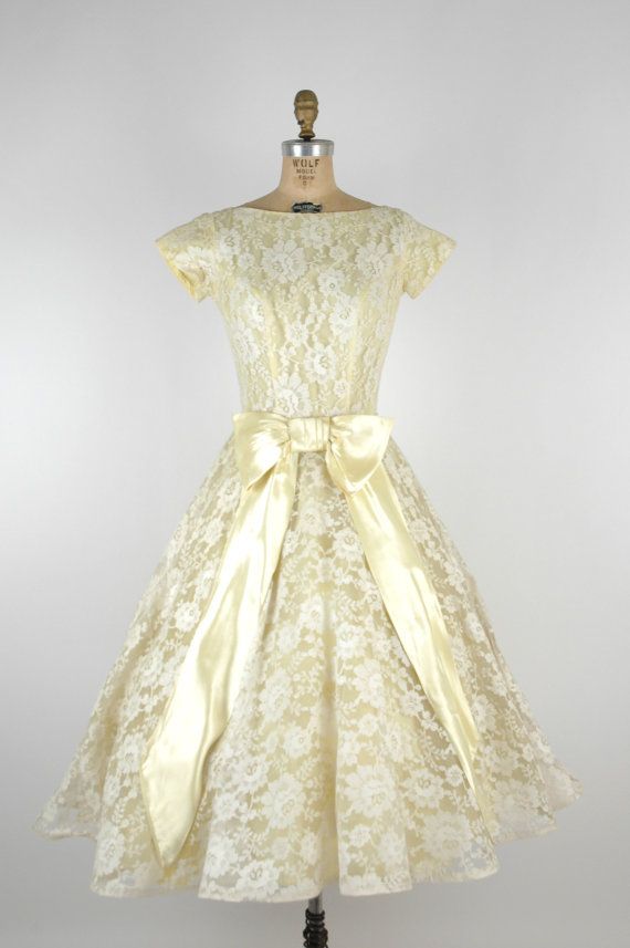 1950s Pastel Yellow Prom Dress 浅鹅黄色复古小礼裙。曦