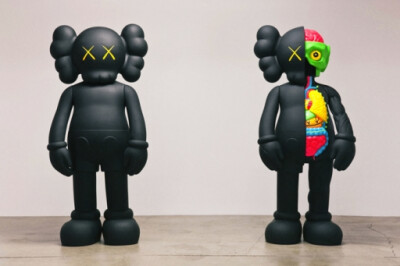 全身躯、半解剖同台，KAWS Companion 人气Figure壁纸