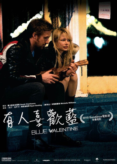 《蓝色情人节》 Dean（瑞恩·高斯林 Ryan Gosling 饰）和Cindy（米歇尔·威廉姆斯 Michelle Williams 饰）在朝夕相处了六个年头之后，他们的婚姻出现了问题。两人想借情人节之际修补彼此的关系，特意将女儿留在外公家…